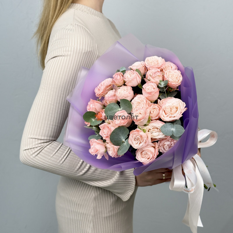 Букет из 7 кустовых пионовидных роз